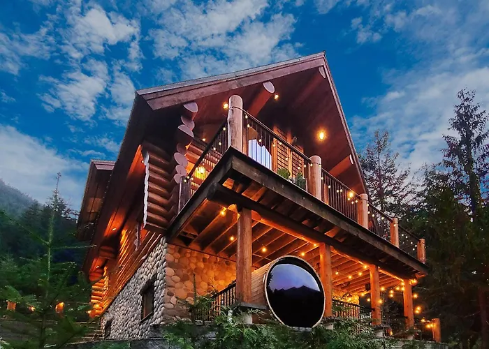Gem By Manning Park: Luxury Loghouse “Ravenloft”