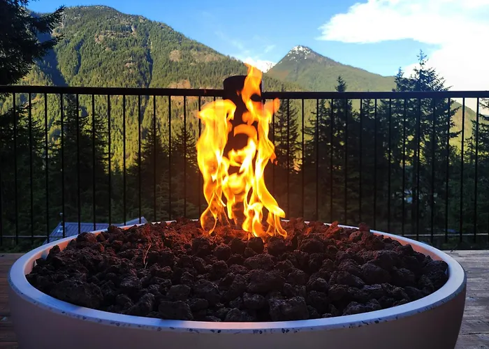 Gem By Manning Park: Luxury Loghouse “Ravenloft”