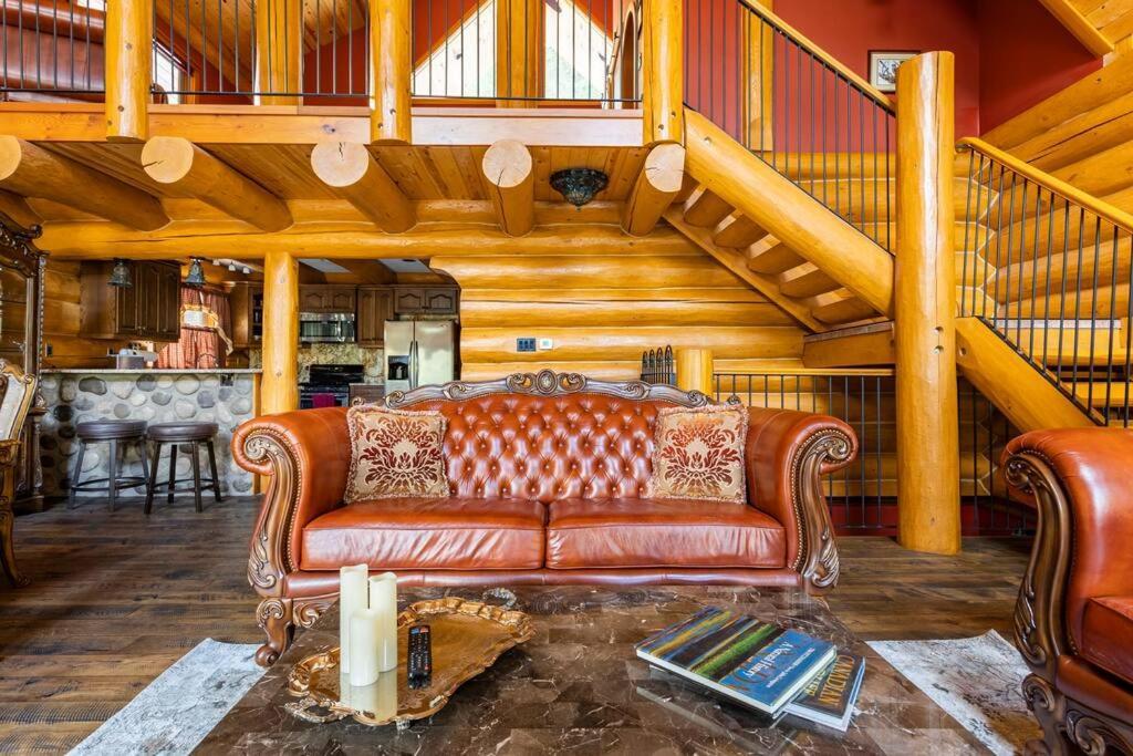 Chalet Gem By Manning Park: Luxury Loghouse “ravenloft” Sunshine Valley