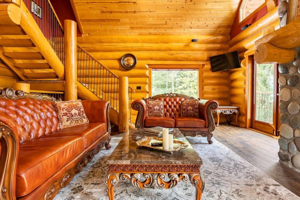 Chalet Gem By Manning Park: Luxury Loghouse “ravenloft”