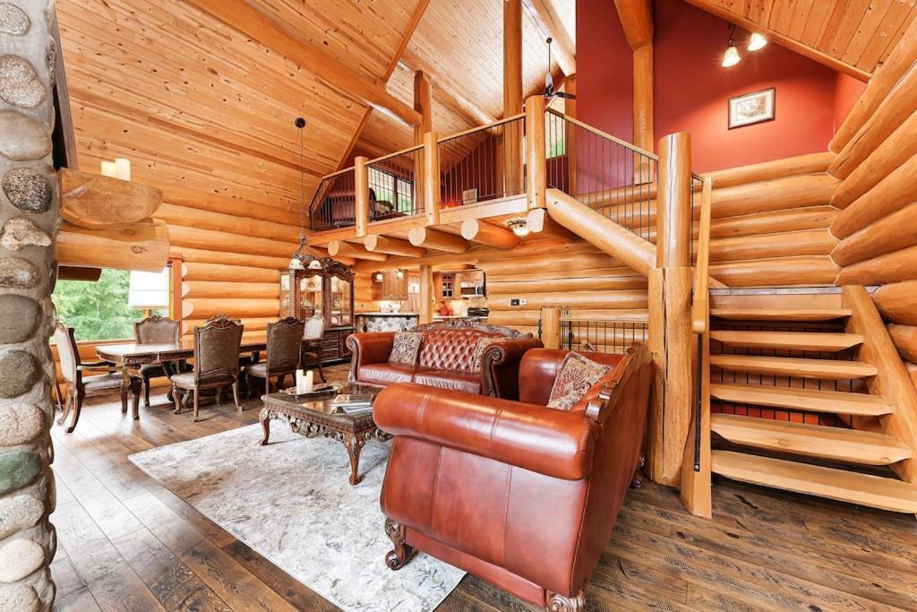 Chalet Gem By Manning Park: Luxury Loghouse “ravenloft” Sunshine Valley
