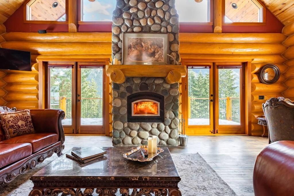 Gem By Manning Park: Luxury Loghouse “ravenloft” Sunshine Valley