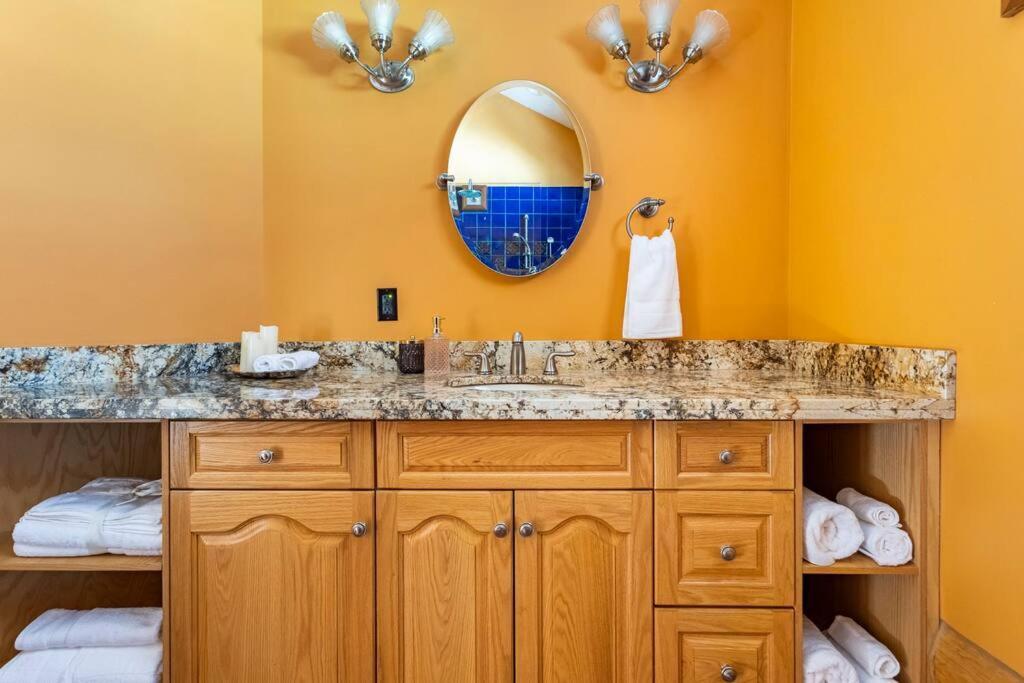 Chalet Gem By Manning Park: Luxury Loghouse “ravenloft” Sunshine Valley