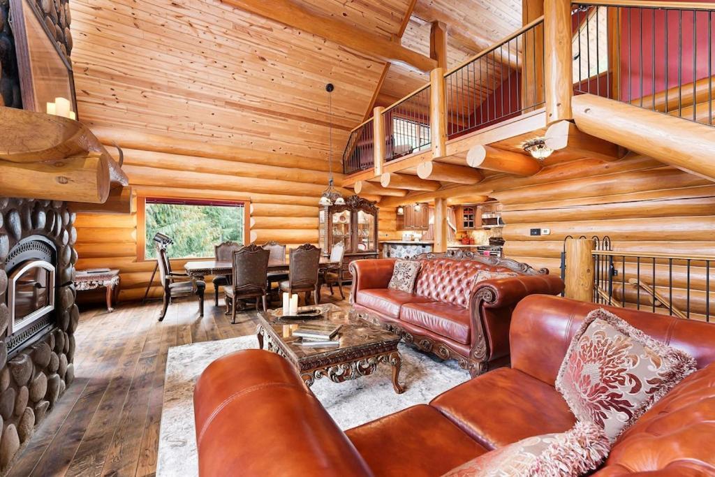Gem By Manning Park: Luxury Loghouse “ravenloft” Chalet