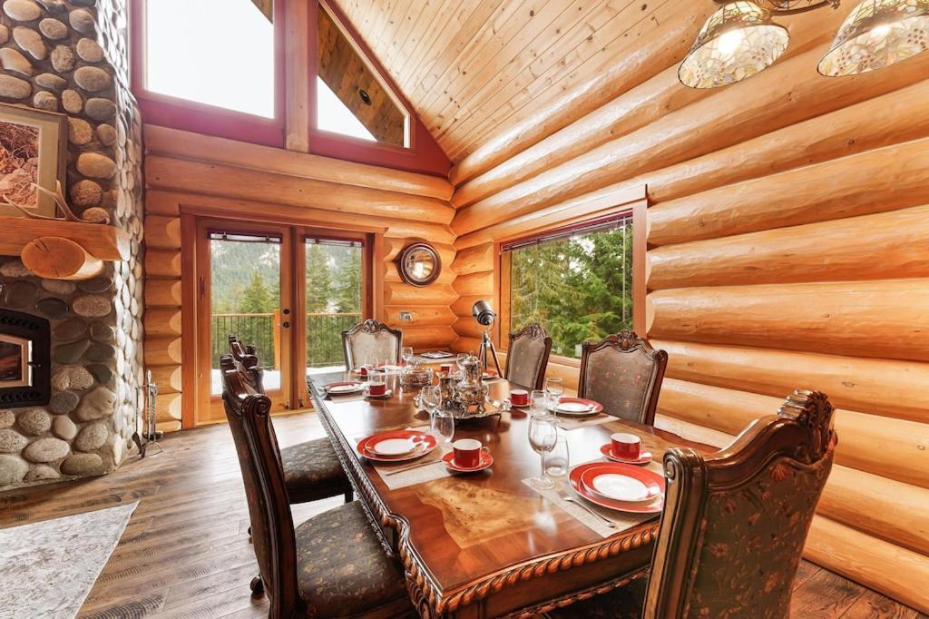Chalet Gem By Manning Park: Luxury Loghouse “ravenloft” *