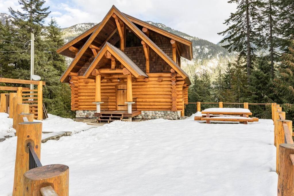 Gem By Manning Park: Luxury Loghouse “ravenloft”