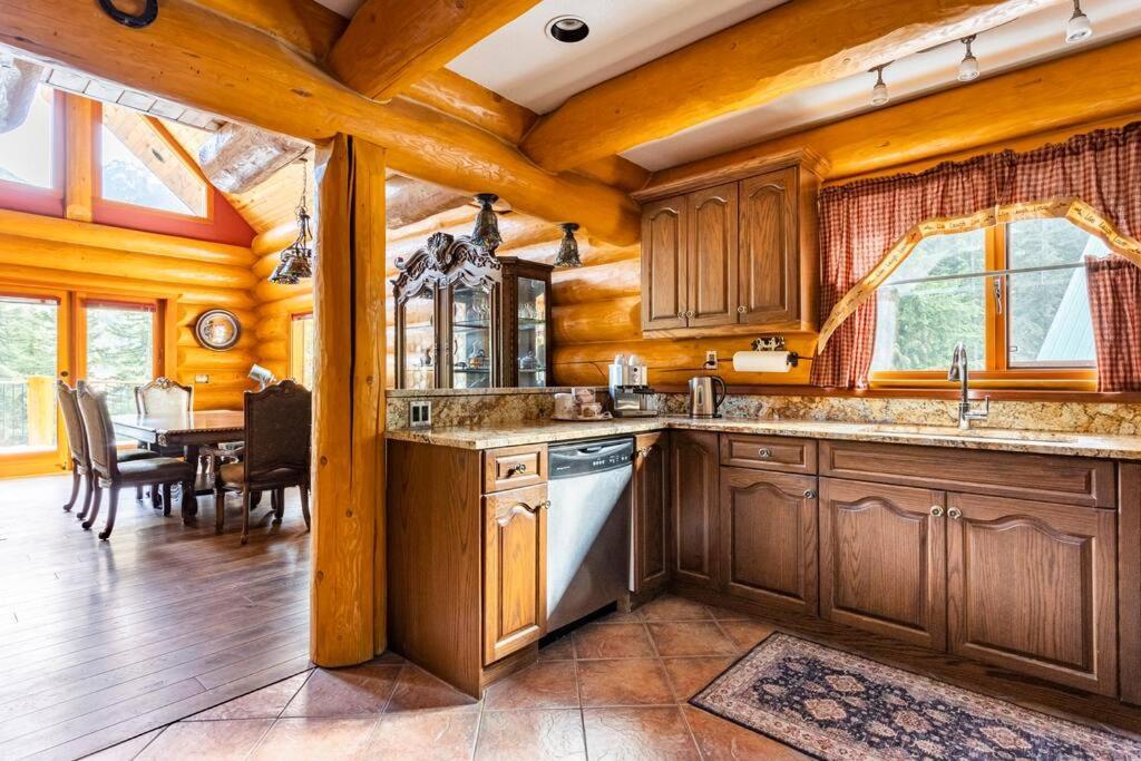 Gem By Manning Park: Luxury Loghouse “ravenloft” Chalet *