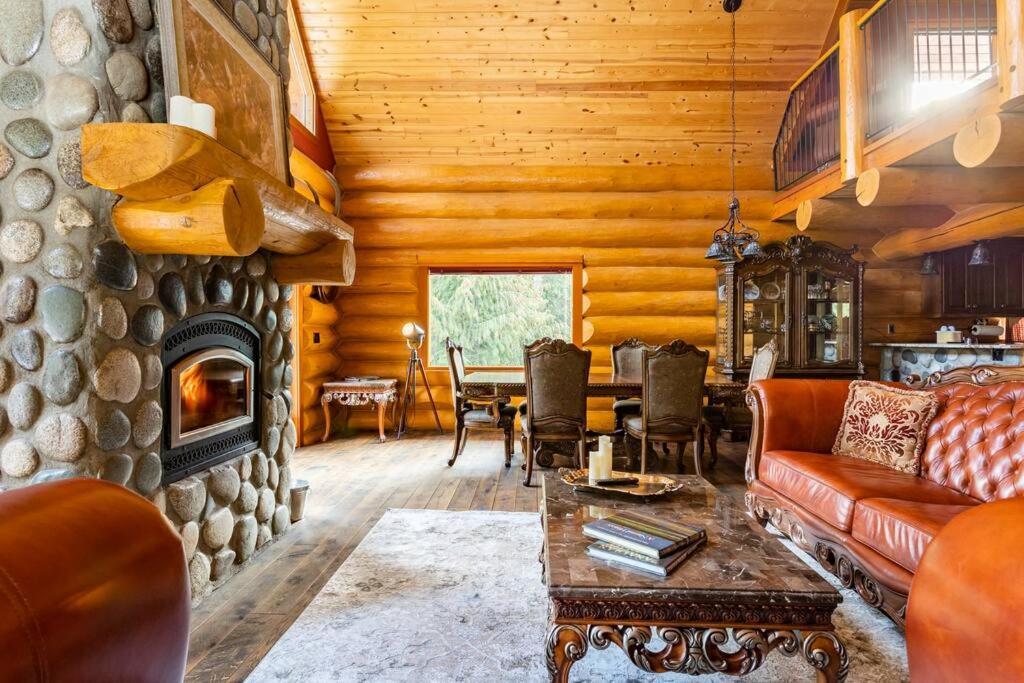 Chalet Gem By Manning Park: Luxury Loghouse “ravenloft”
