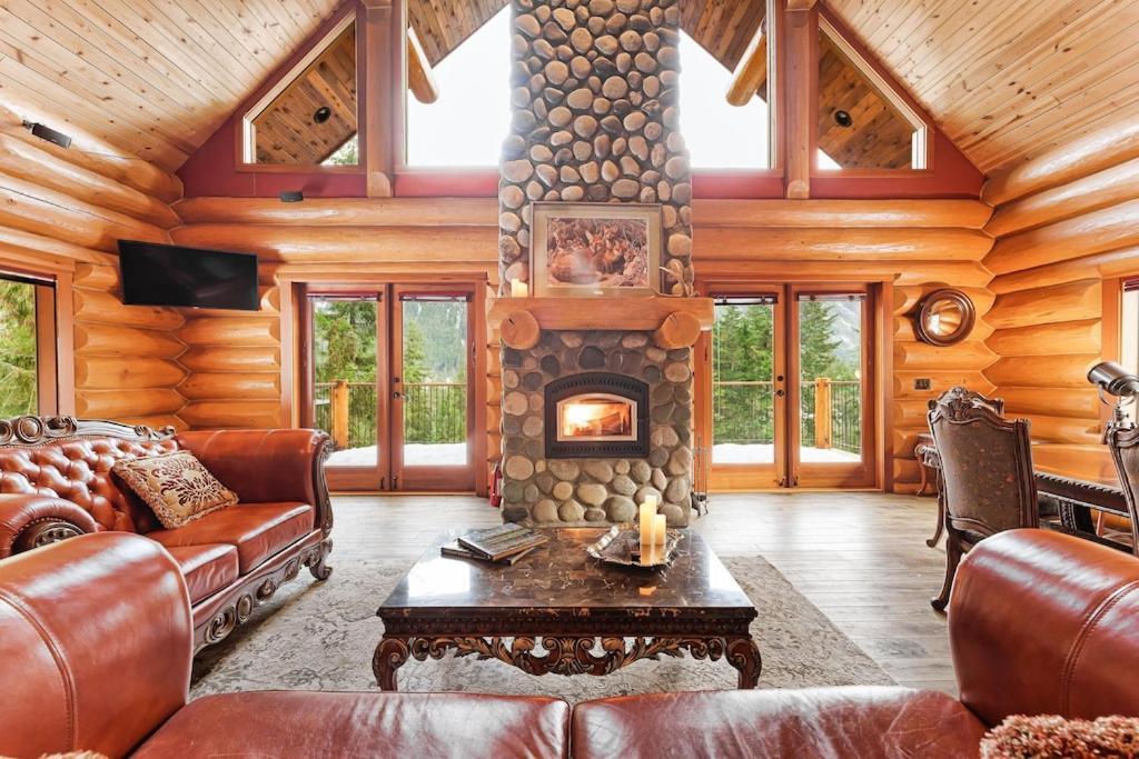 Gem By Manning Park: Luxury Loghouse “ravenloft” Sunshine Valley