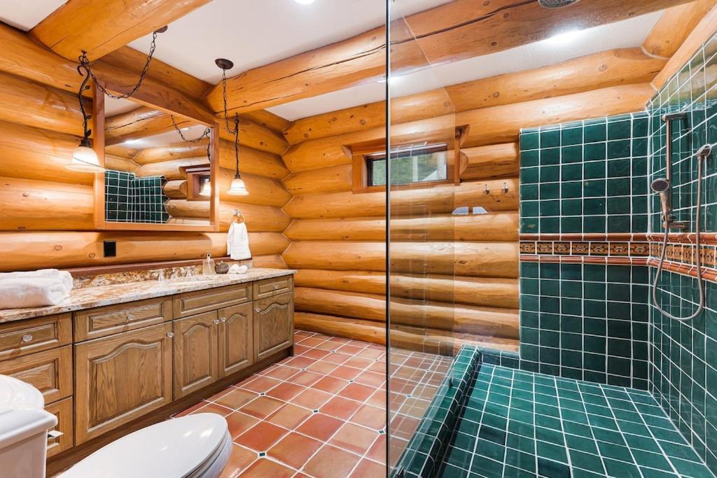 Chalet Gem By Manning Park: Luxury Loghouse “ravenloft” *