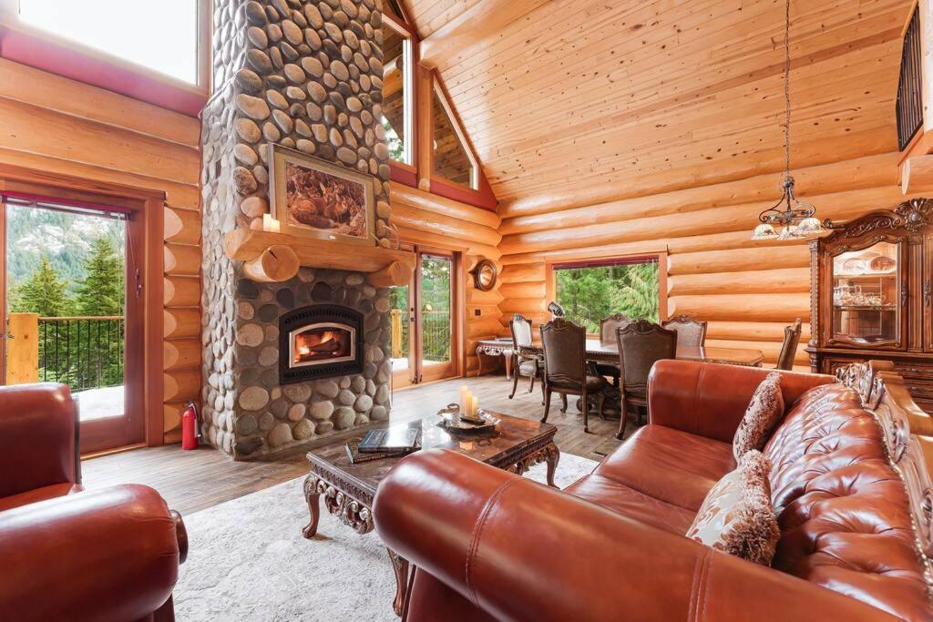Chalet Gem By Manning Park: Luxury Loghouse “ravenloft”