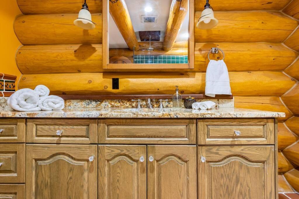 Gem By Manning Park: Luxury Loghouse “ravenloft” *