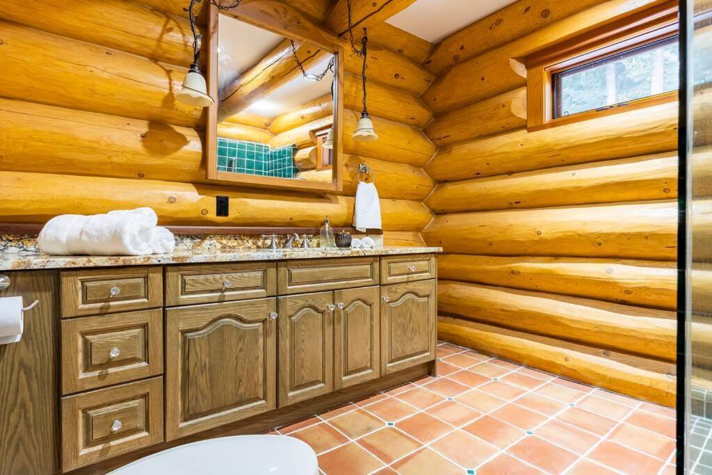Gem By Manning Park: Luxury Loghouse “ravenloft” Chalet
