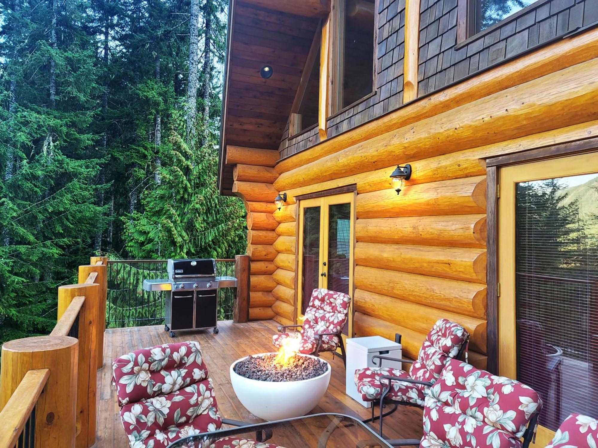 Gem By Manning Park: Luxury Loghouse “ravenloft”